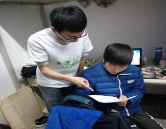 我院青协举办“杜绝大功率 安全你我他”宿舍安全用电宣传活动