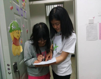 我院青协举办“杜绝大功率 安全你我他”宿舍安全用电宣传活动